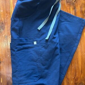 Women’s figs Kade cargo in color navy, medium petite, worn once!